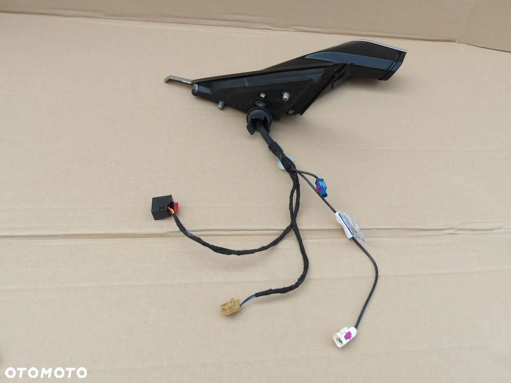 LUSTERKO AUDI E TRON 4KE857409C 4KE857410C - 8