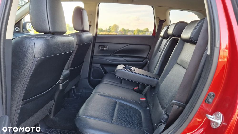 Mitsubishi Outlander 2.2 DID Intense + - 11