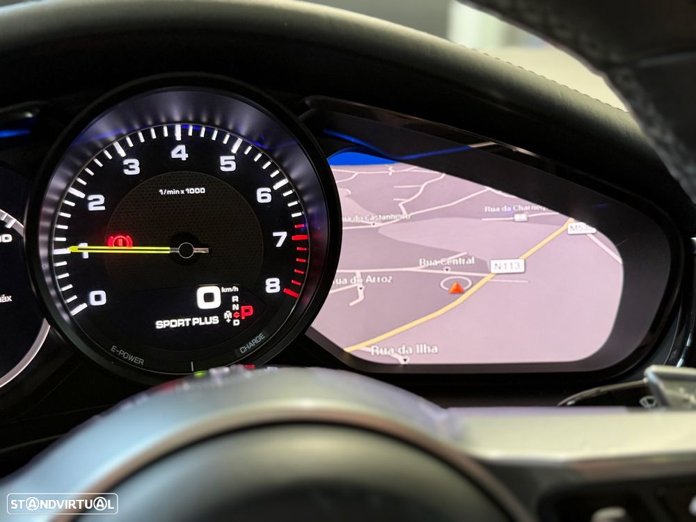 Porsche Panamera 4 E-Hybrid - 32