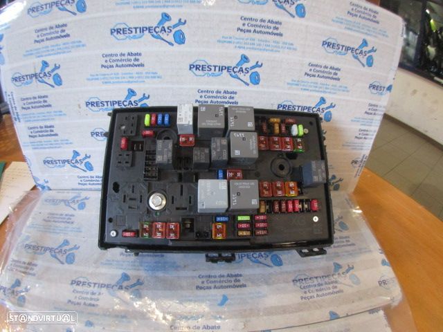 Caixa Fusiveis 13449210 1110224AB OPEL ASTRA J 2015 1.6 CDTI 110CV 4P BRANCO GM Danificado - 1