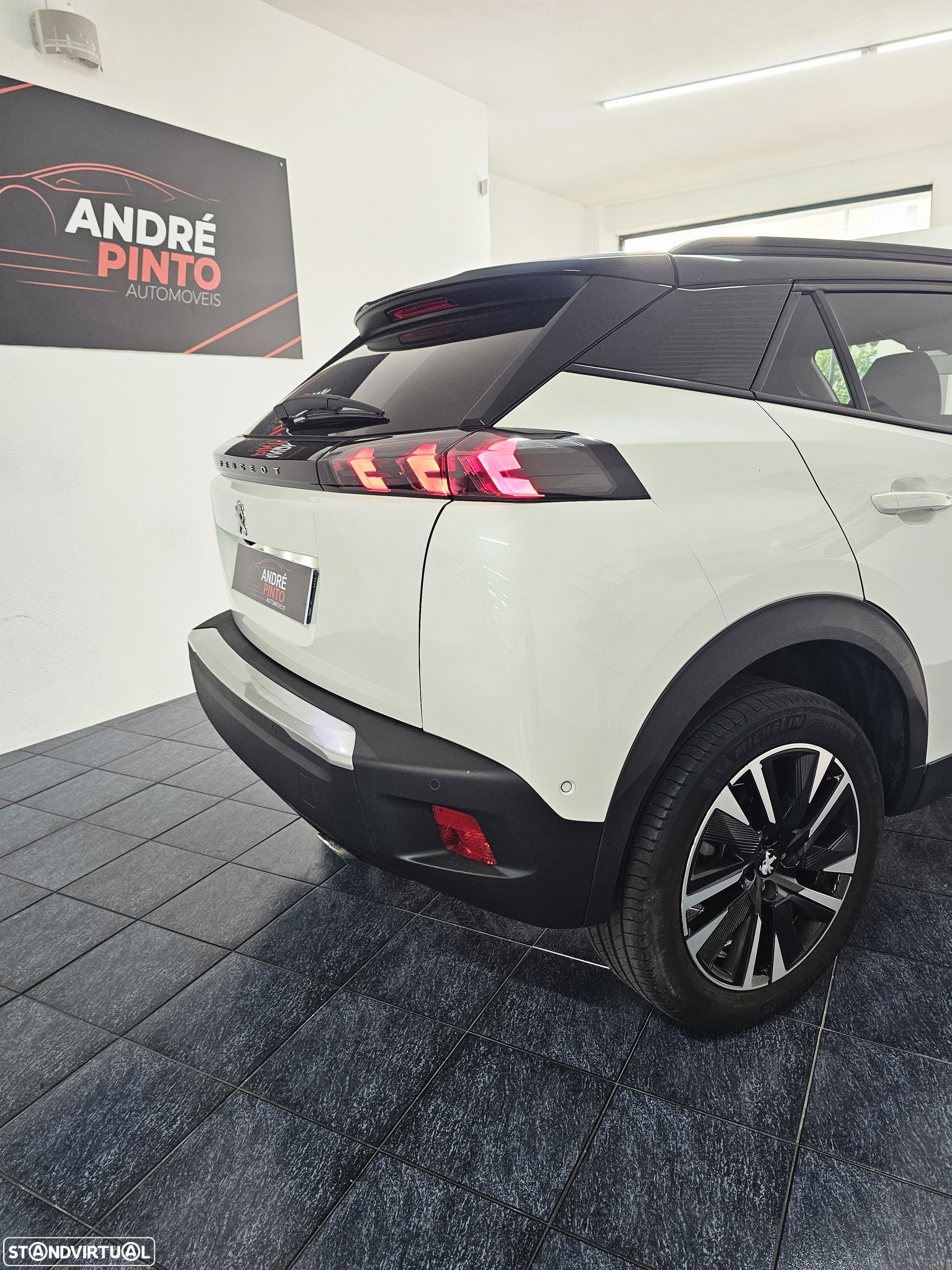 Peugeot 2008 BlueHDi 130 EAT8 GT Pack - 4