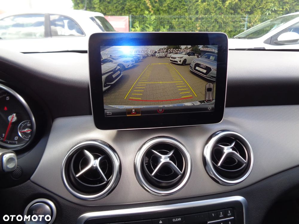 Mercedes-Benz GLA 180 7G-DCT Activity Edition - 13