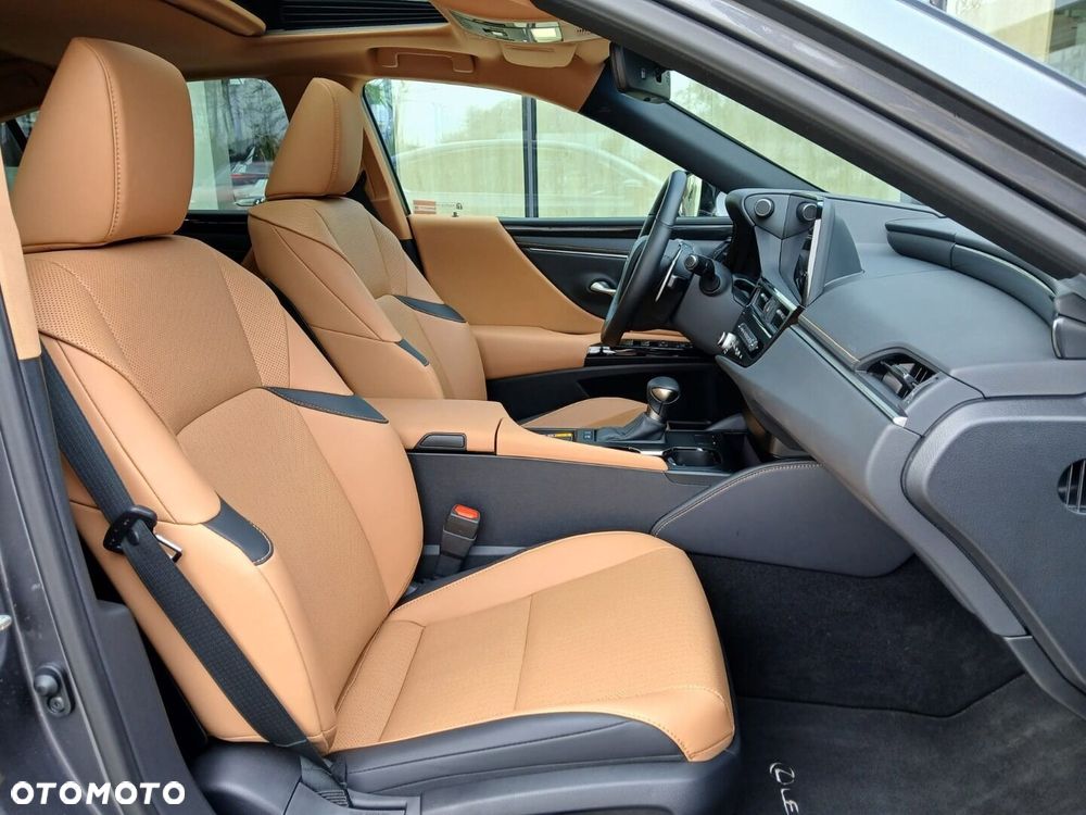 Lexus ES 300h Business Edition - 27