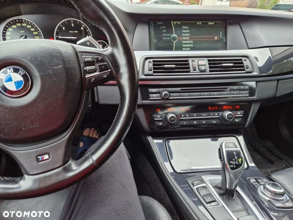 BMW Seria 5 525d xDrive - 14
