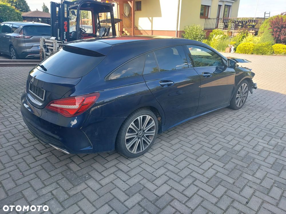 Mercedes-Benz CLA 220 4Matic 7G-DCT AMG Line - 3