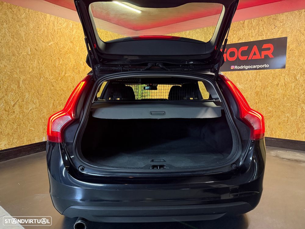 Volvo V60 2.0 D3 Momentum Start/Stop - 23