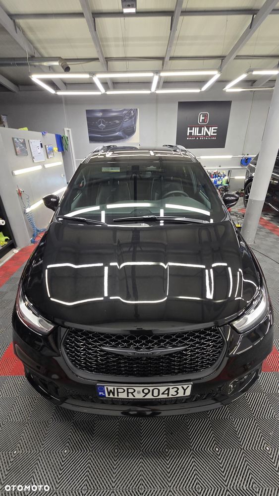 Chrysler Pacifica - 4