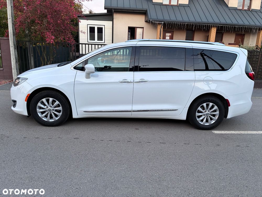 Chrysler Pacifica - 8