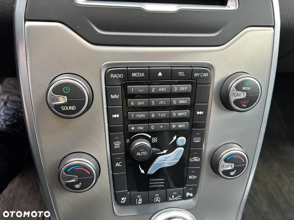 Volvo V70 D4 Geartronic Momentum - 26