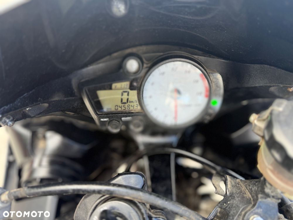 Yamaha R6 - 29