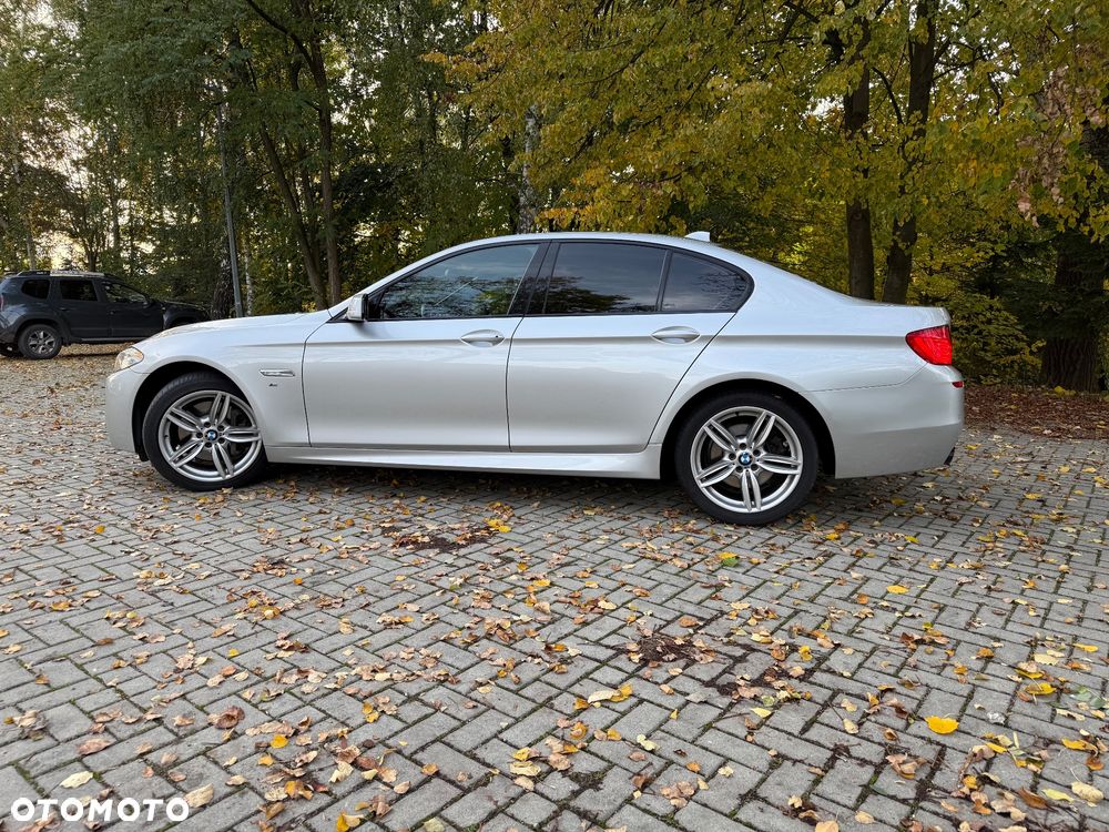 BMW Seria 5 525d xDrive - 9