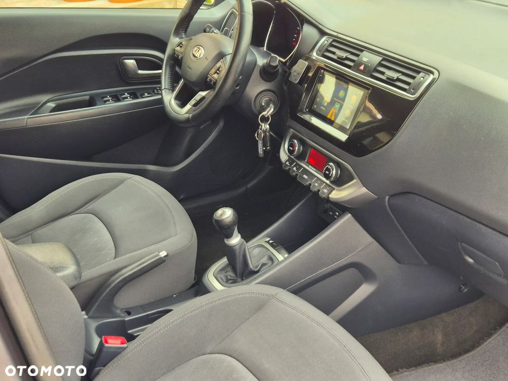 Kia Rio 1.2 Dream Team Edition - 16