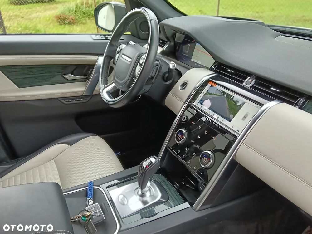 Land Rover Discovery Sport P300e R-Dynamic HSE - 24