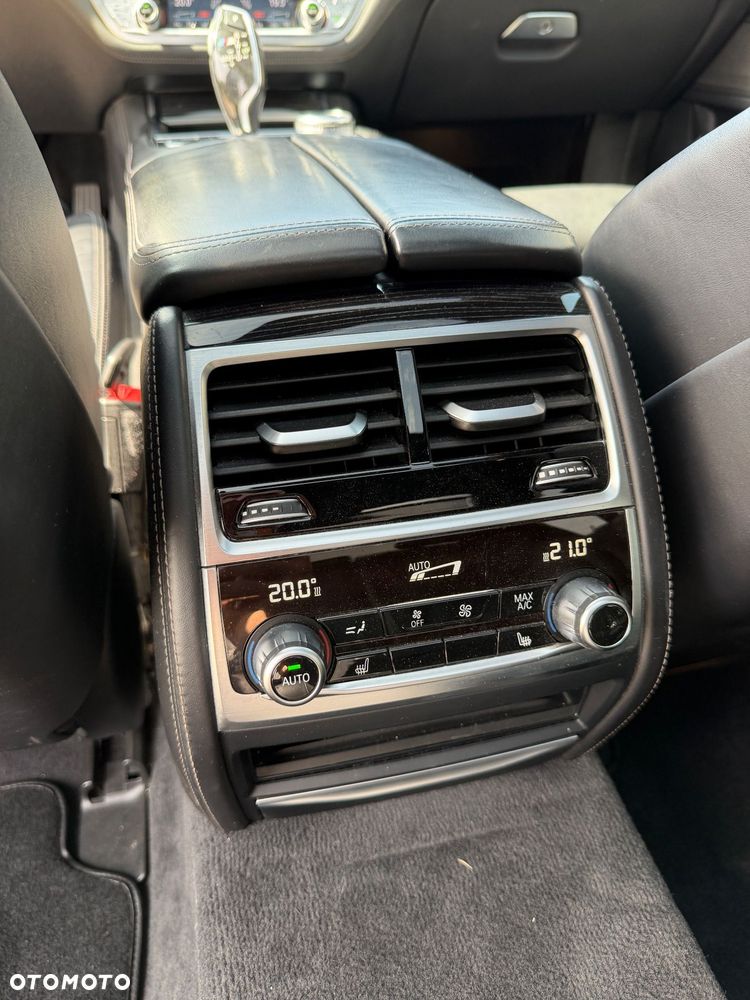 BMW Seria 7 750Li xDrive - 18