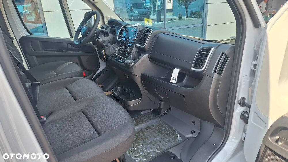 Peugeot Boxer Furgon L3H2 3.3T Diesel 2.2 140 KM Manual - 18