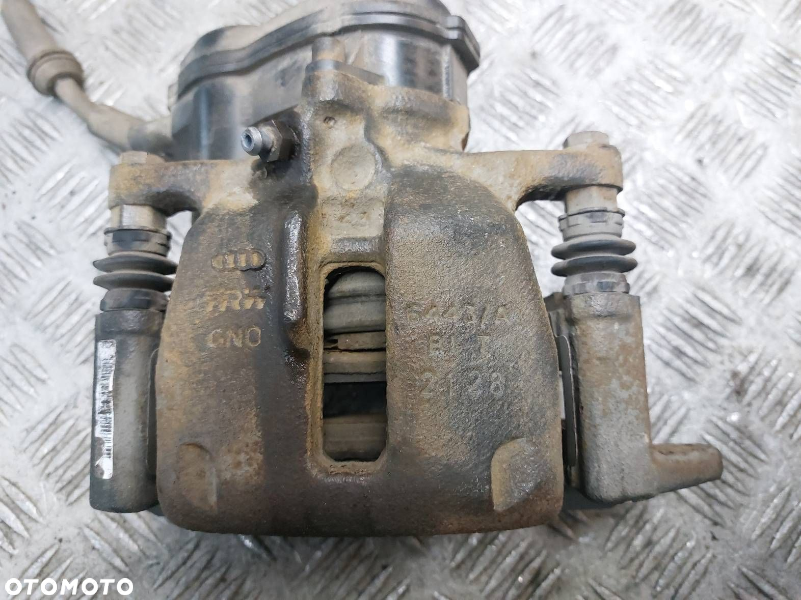 TARCZE HAMULCOWE TYŁ + KLOCKI + ZACISKI AUDI Q5 8R 8K0615601B 32335478 - 6