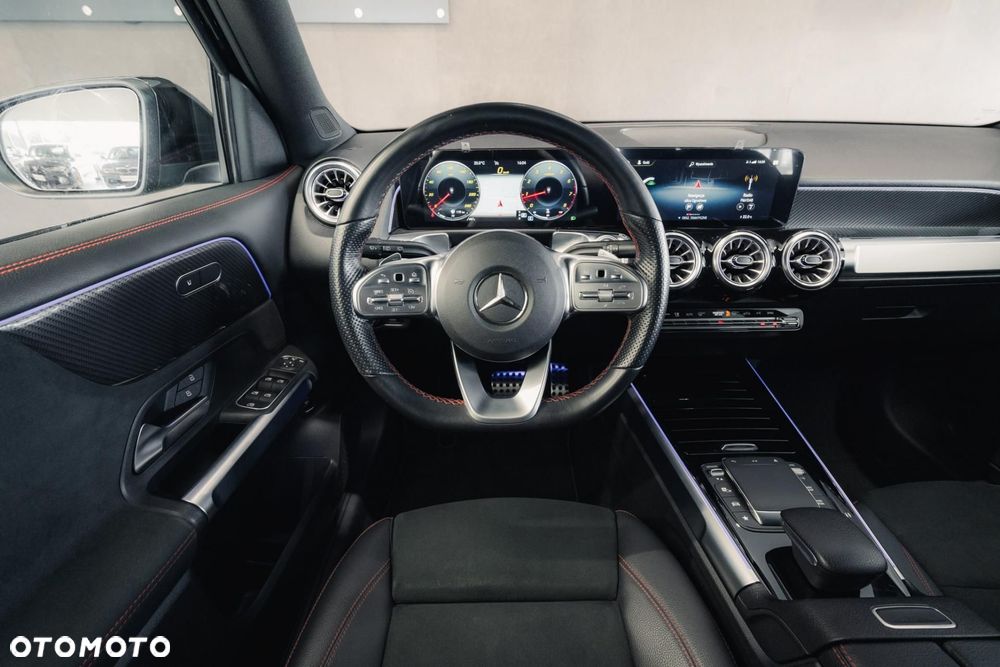 Mercedes-Benz GLB 200 4-Matic AMG Line 8G-DCT - 12