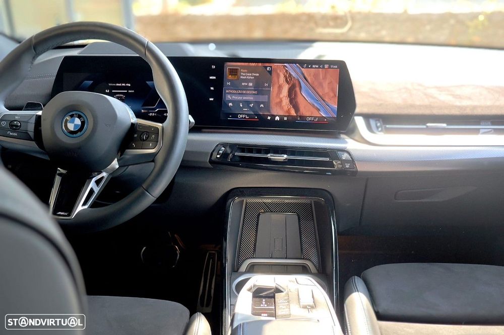 BMW iX2 eDrive20 Pack Desportivo M - 15