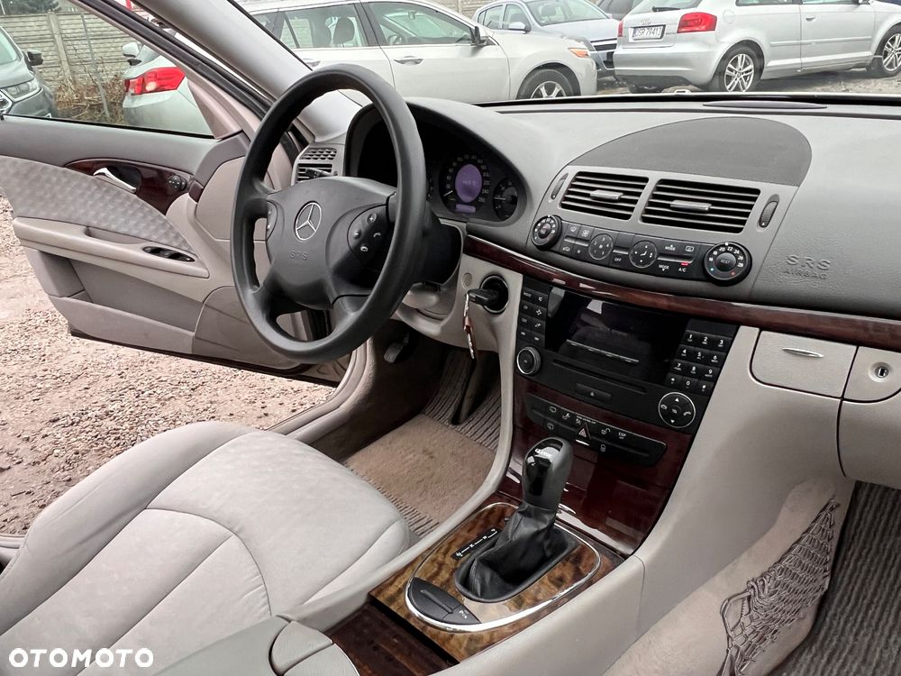 Mercedes-Benz Klasa E 200 Kompressor Automatik Classic - 12