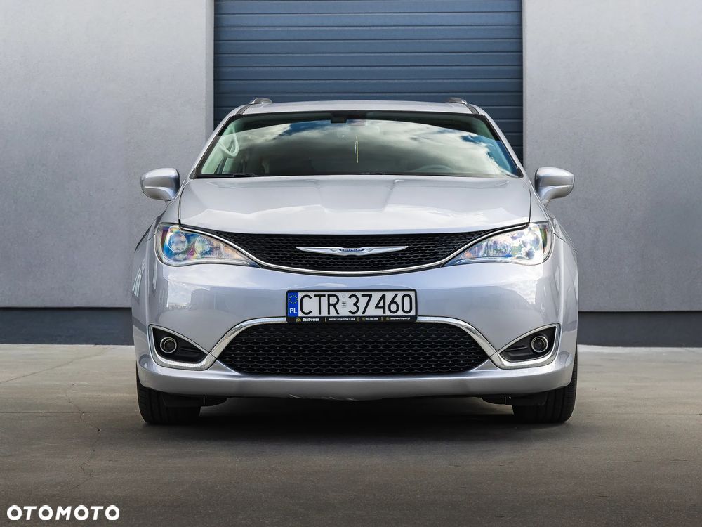 Chrysler Pacifica - 2