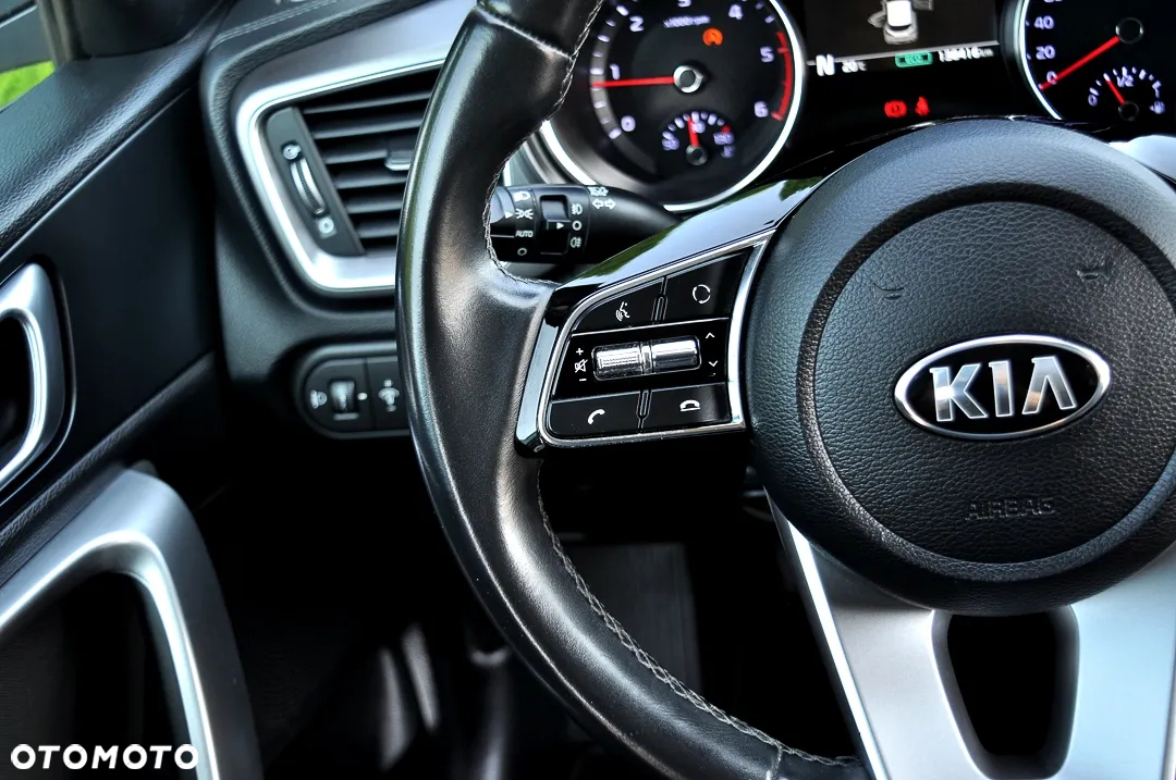 Kia XCeed 1.6 CRDi SCR L Business Line - 24