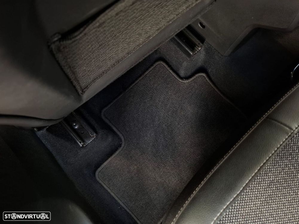 Renault Captur 1.0 TCe Techno Bi-Fuel - 28