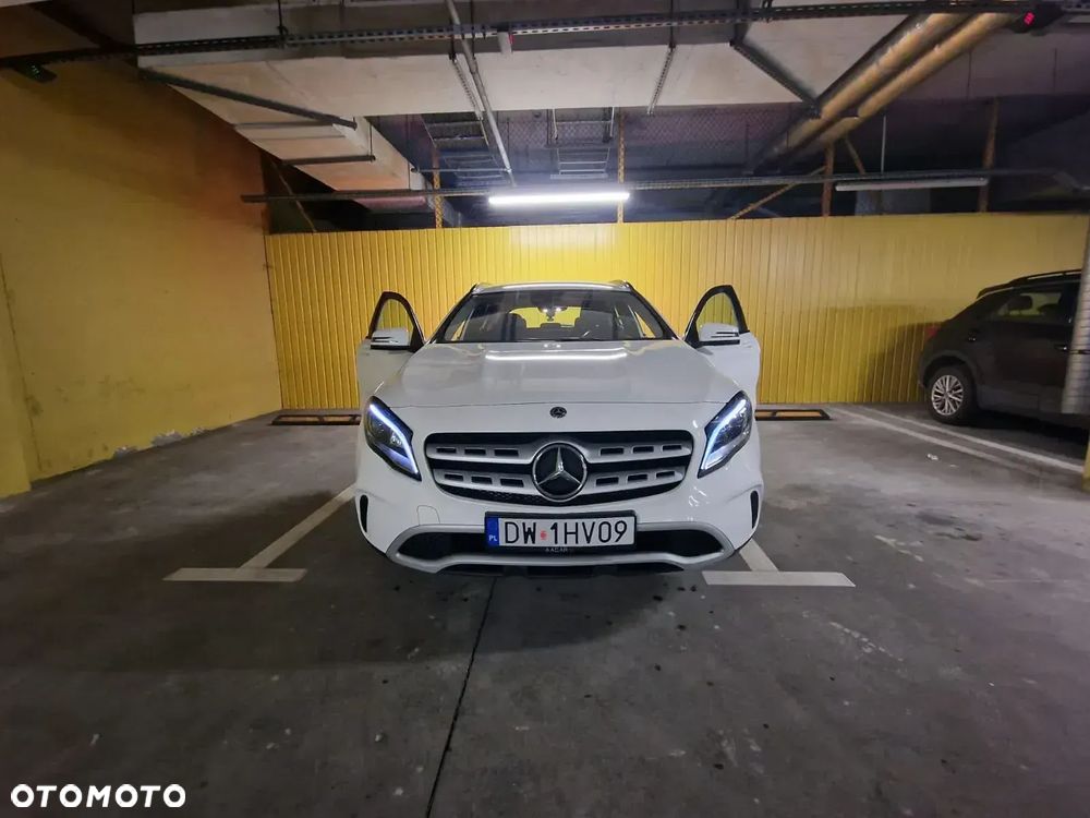 Mercedes-Benz GLA 180 7G-DCT - 7