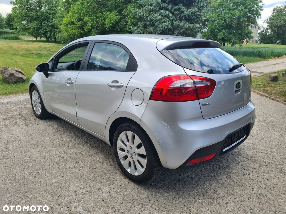 Kia Rio - 11