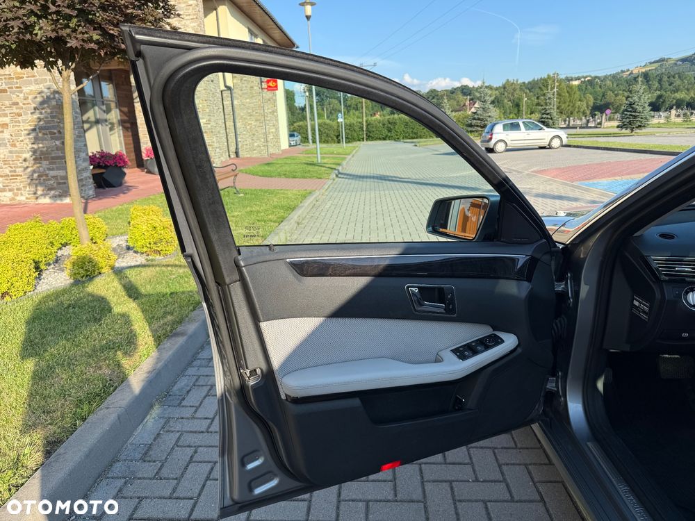 Mercedes-Benz Klasa E 220 CDI DPF BlueEFFICIENCY Automatik Avantgarde - 31