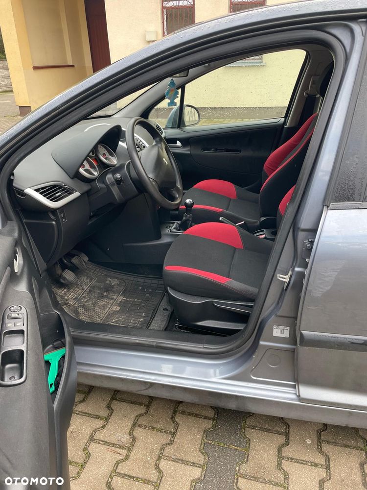 Peugeot 207 1.4 16V Trendy - 10