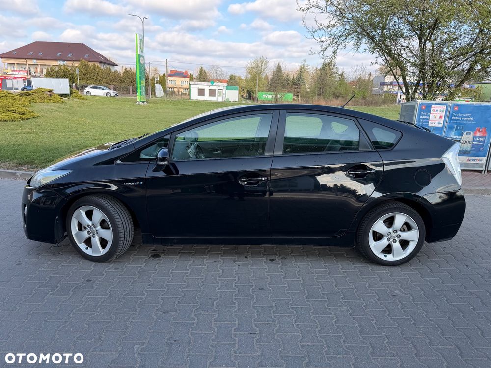 Toyota Prius 1.8 HSD Premium - 8