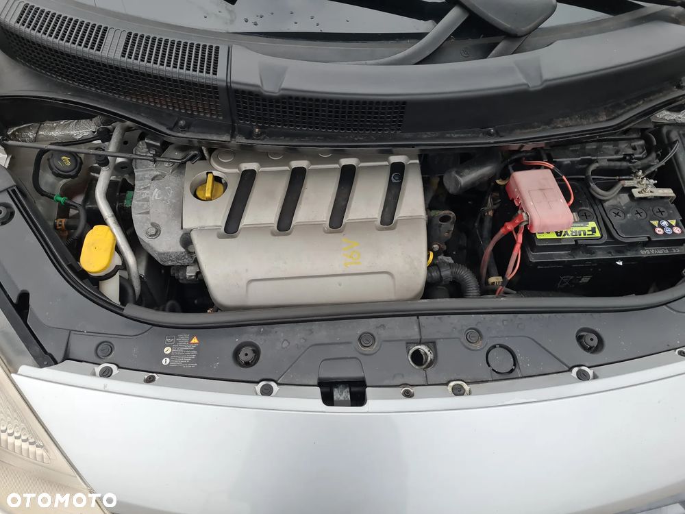 Renault Scenic 2.0 16V Privilege - 18