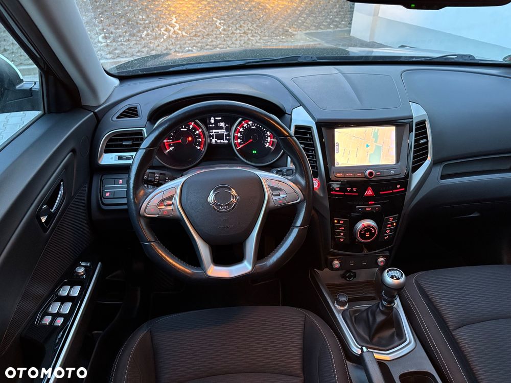 SsangYong/KGM Tivoli e-XGi 160 2WD Black+White - 7