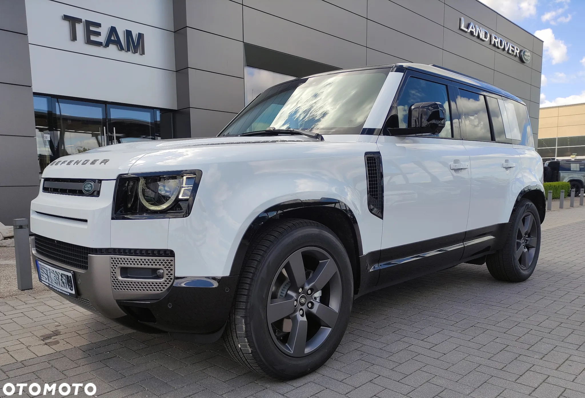 Land Rover Defender - 6