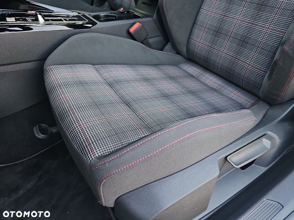 Volkswagen Golf - 17