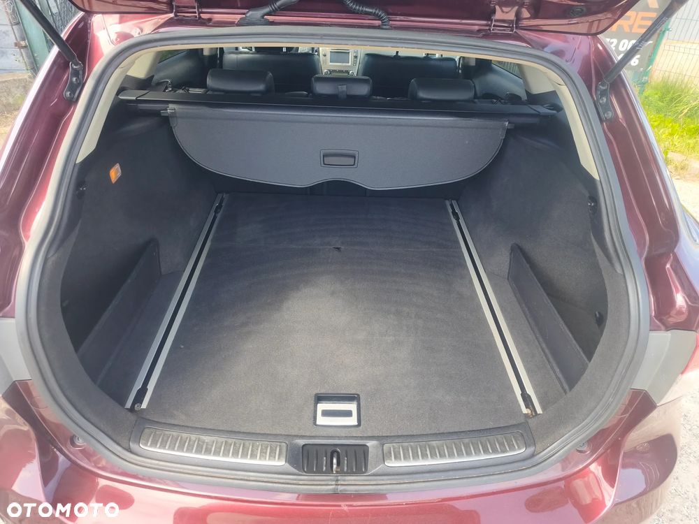 Toyota Avensis 1.8 Executive - 14