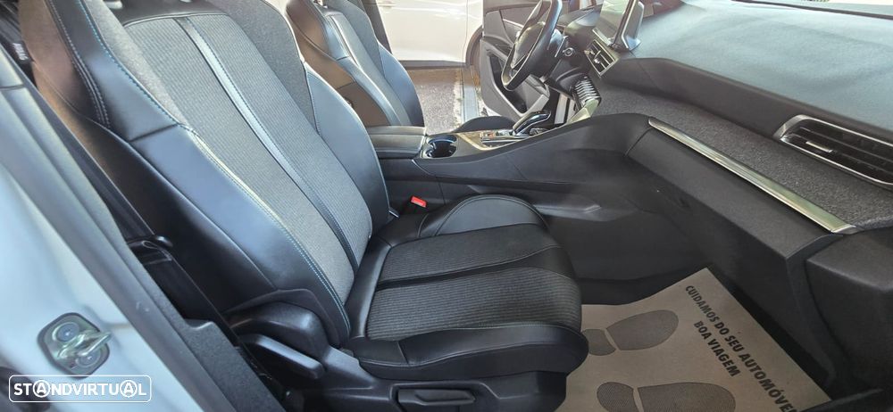 Peugeot 3008 1.6 Hybrid Allure e-EAT8 - 33