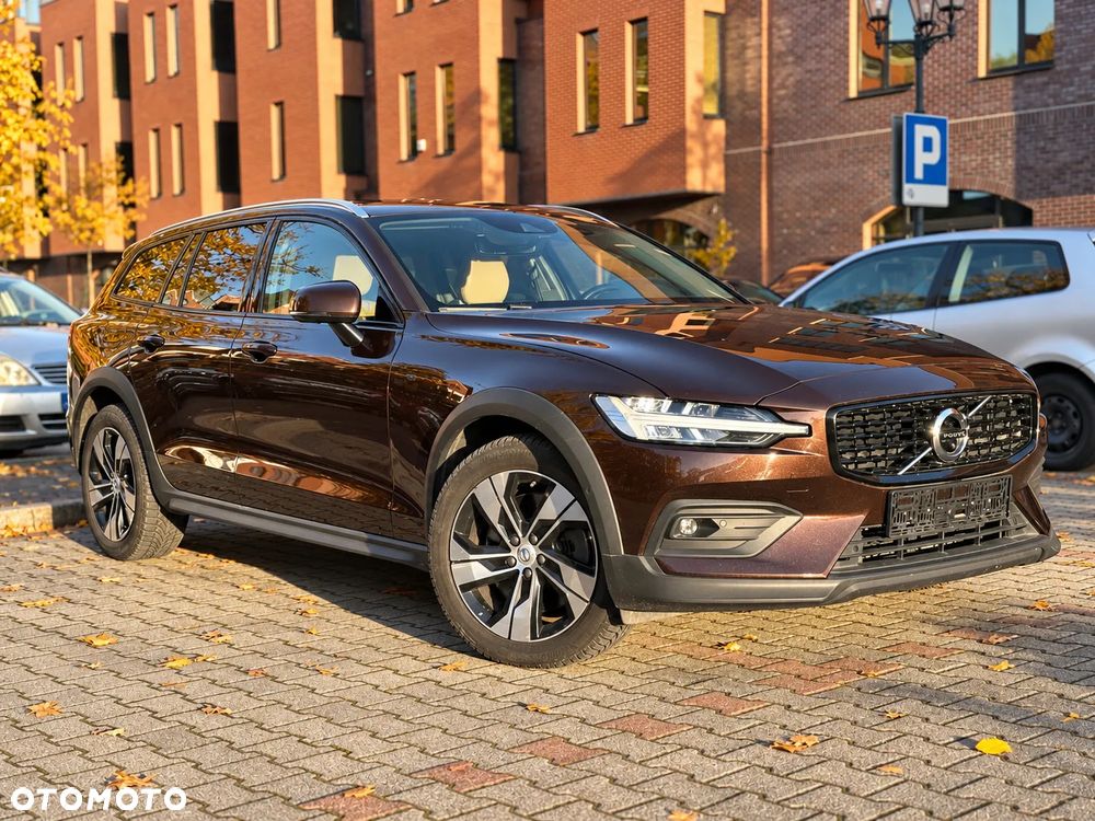 Volvo V60 Cross Country 2021 photo 2