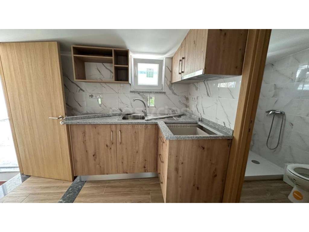 Moradia Bi familiar totalmente remodelada e a estrear, localizada e... - Grande imagem: 3/18