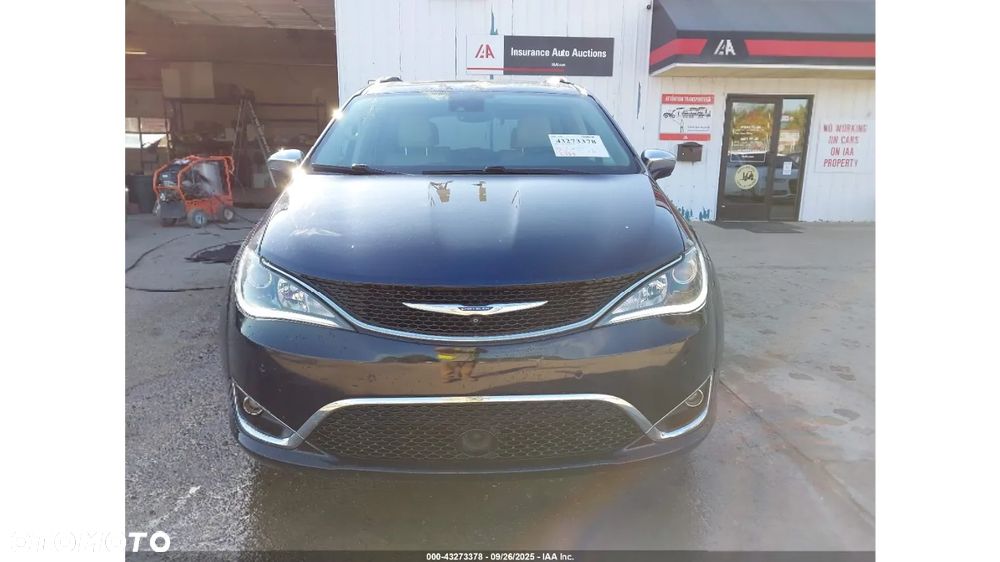 Chrysler Pacifica - 6