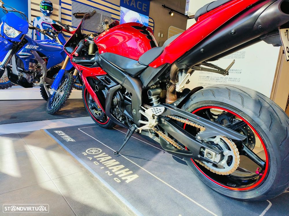 Yamaha YZF R1 - 8