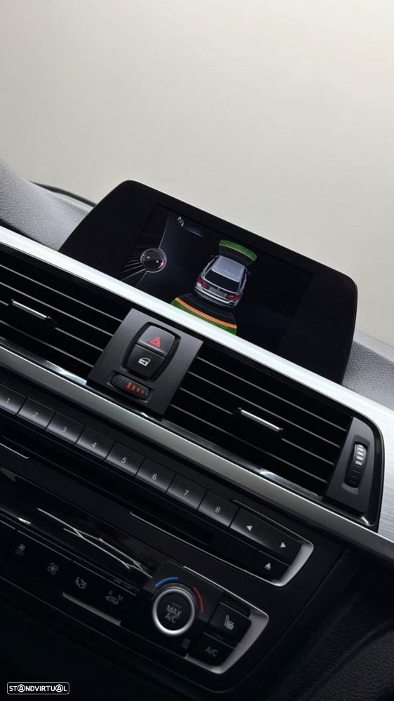 BMW 320 d Touring xDrive Sport Line - 12