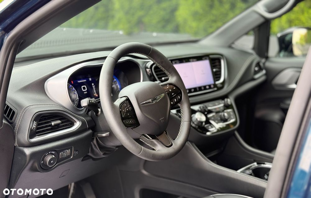 Chrysler Pacifica - 13