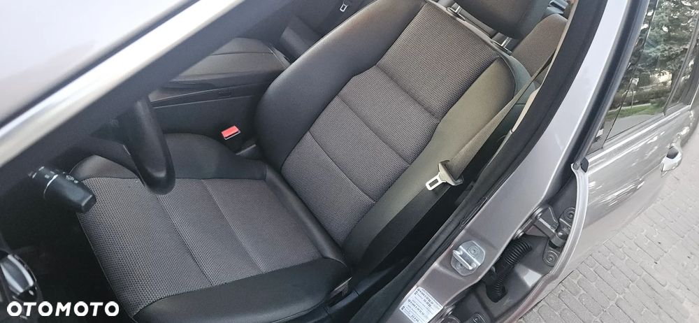 Mercedes-Benz Klasa C ver-180-blueefficiency-7g--tronic-avantgarde - 28