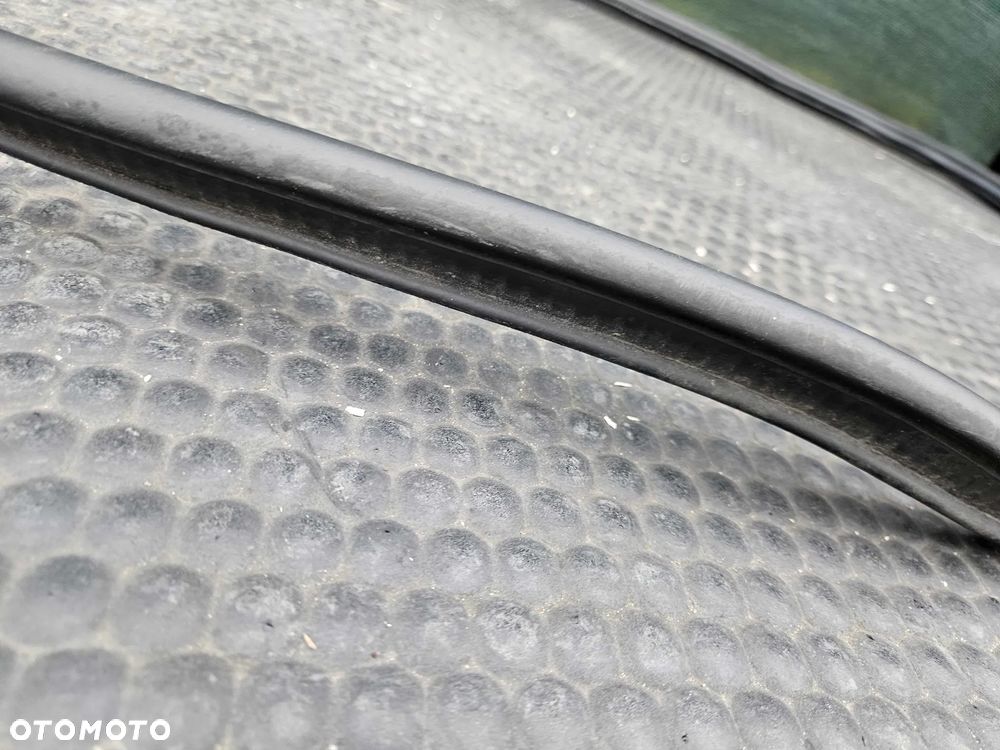 Uszczelka Guma Pokrywy Klapy Bagaznika VW Golf IV 4 Hatchback 3 5 Drzwi - 10