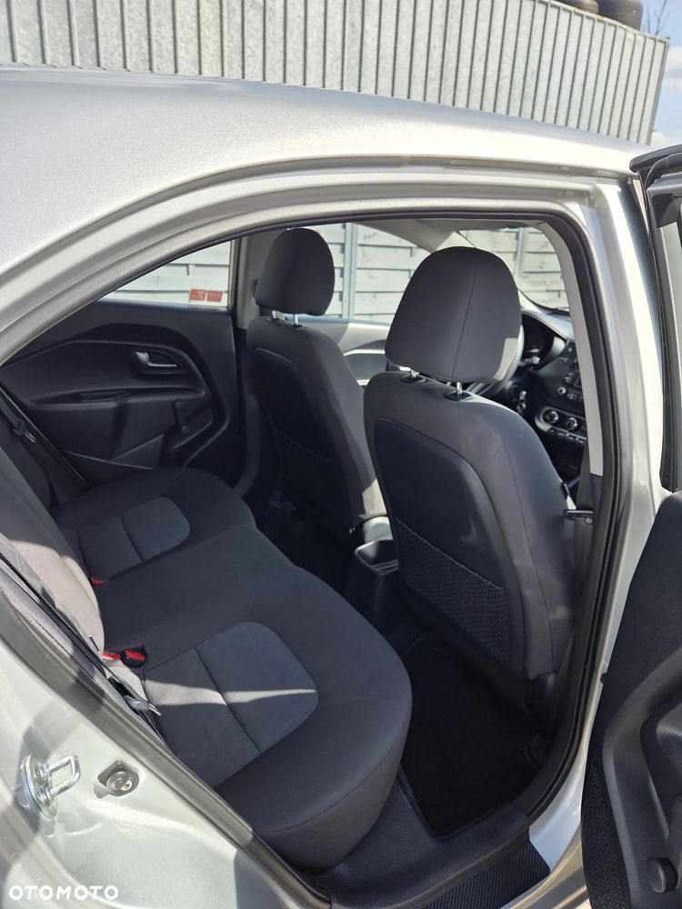 Kia Rio - 9