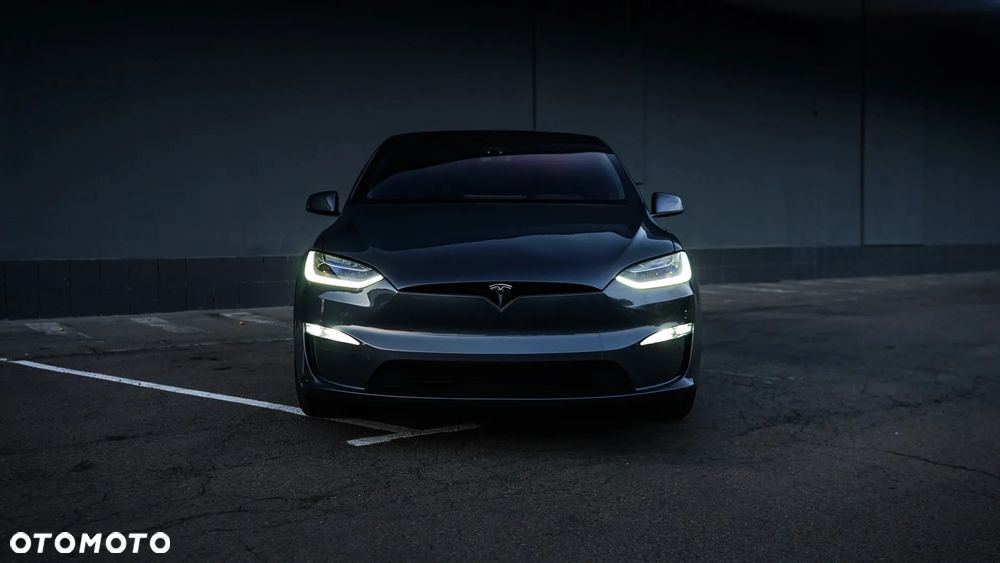 Tesla Model X - 3