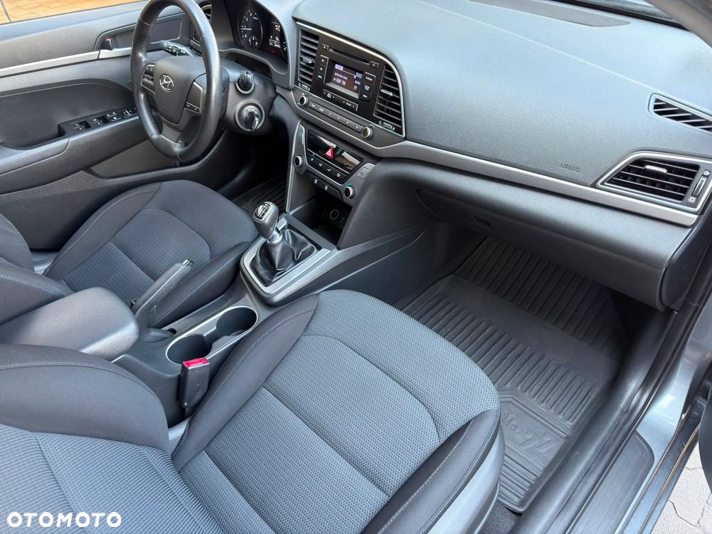 Hyundai Elantra 1.6 Classic Plus - 12