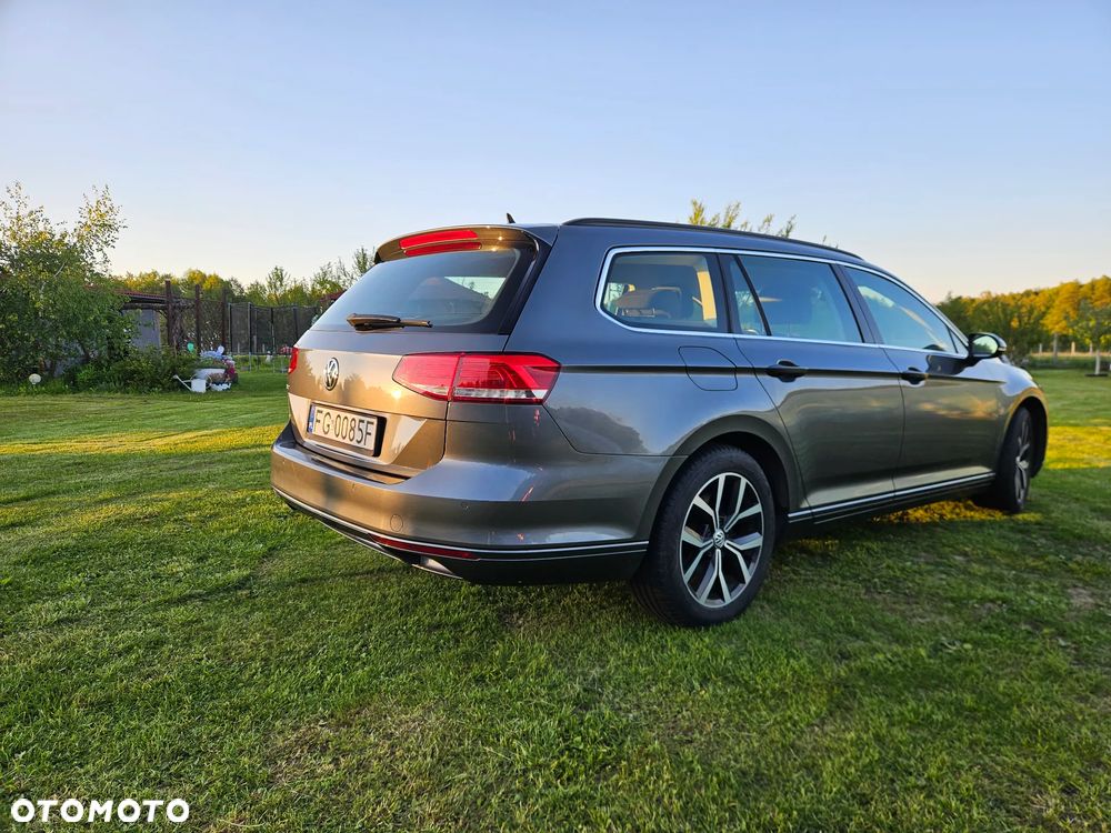 Volkswagen Passat - 4