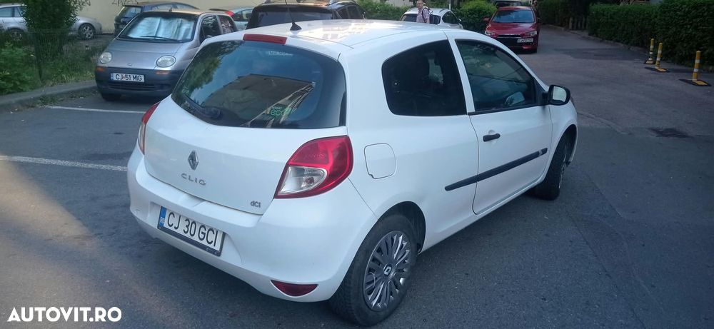 Renault Clio 2011 photo 3